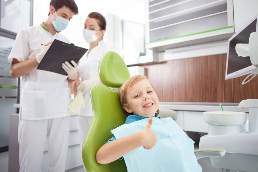 child broke the fear of the dentist